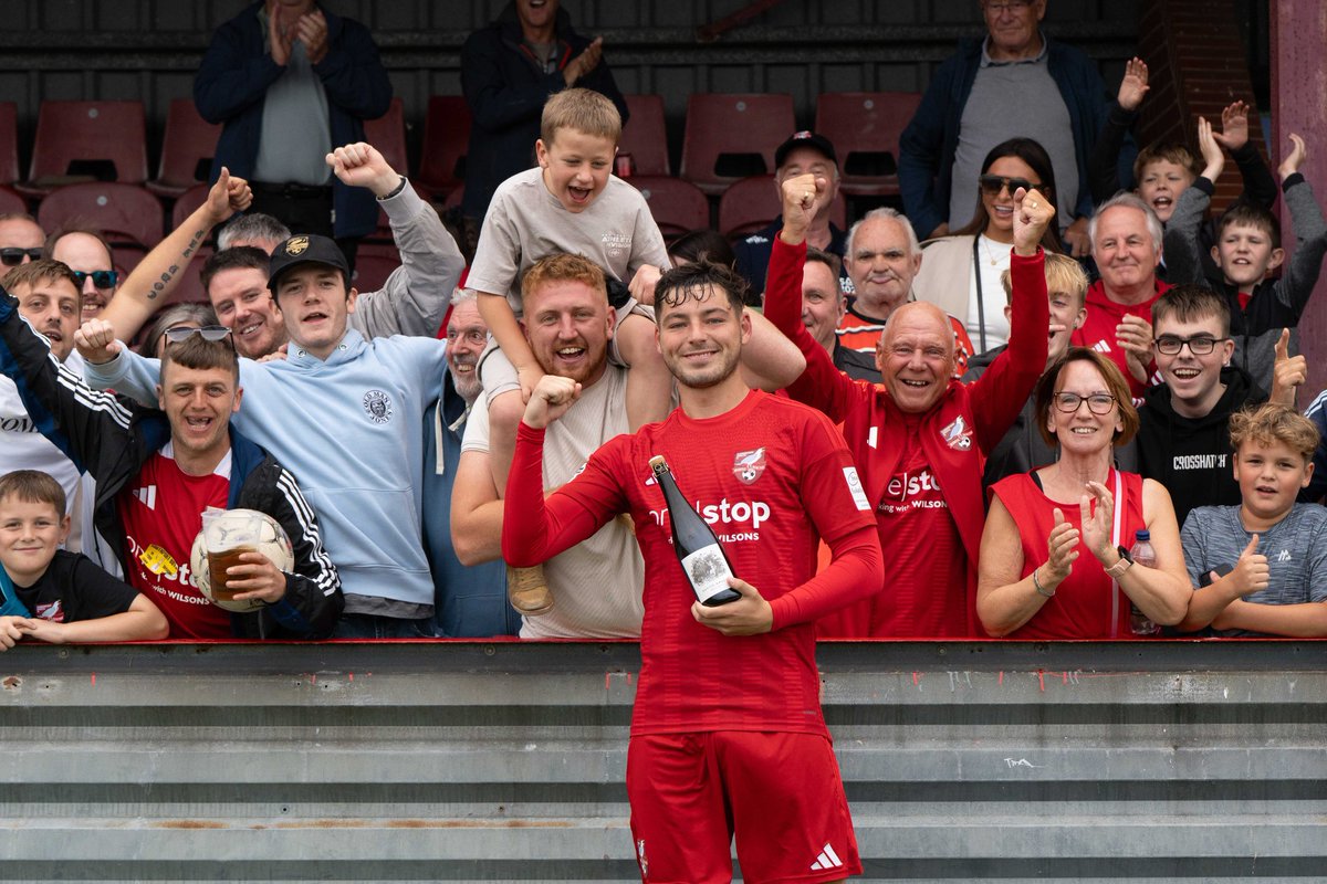 MAN OF THE MATCH 🍾 

Today's <a href="/BettonWines/">Betton Wines</a> Man of Match was awarded to Ste Walker 👏 
Wakka is presented with a bottle of Henners Vineyard Native Grace. 

Ste is sponsored by: 
Home - Daz Trapps
Away - Fiona and Mark White