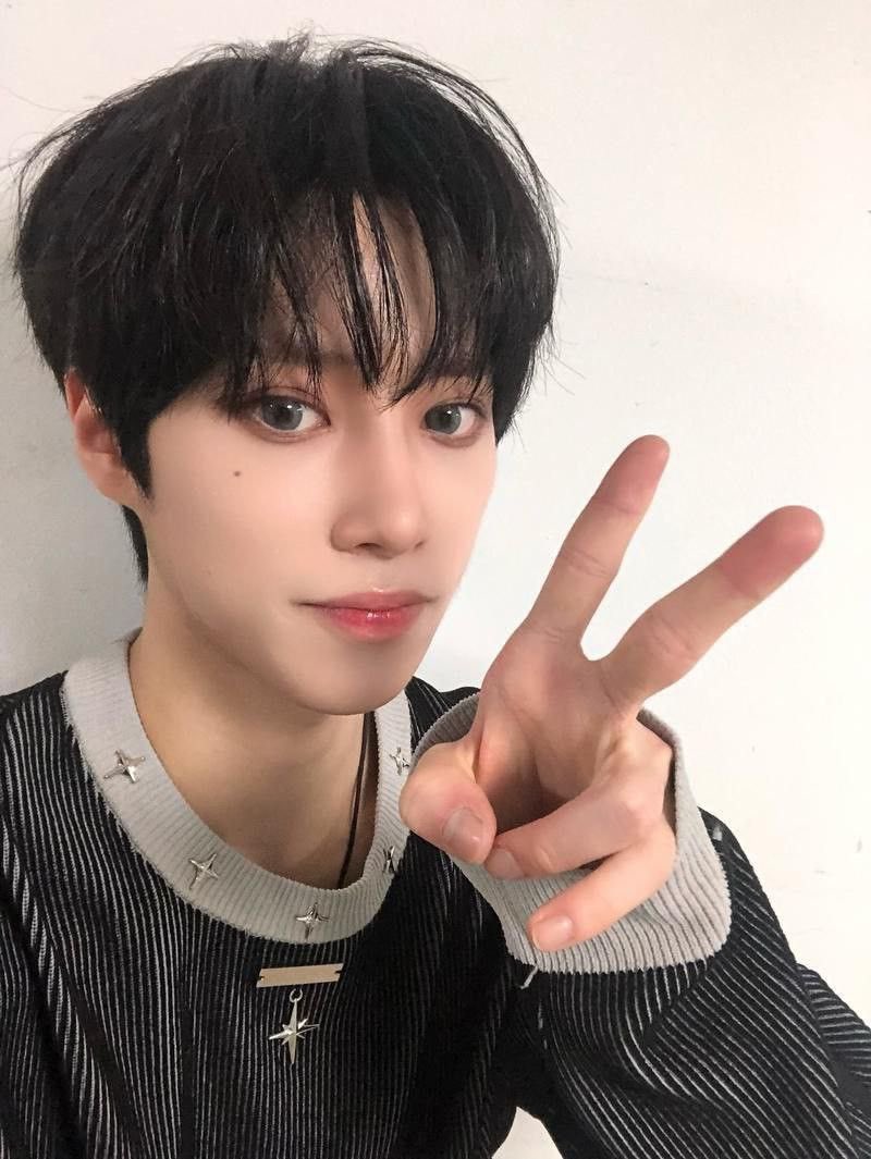 4ux1n's tweet photo. 장지아하오 붐업 기념 사진 푼다
타래로 https://t.co/zSduAWGfQO