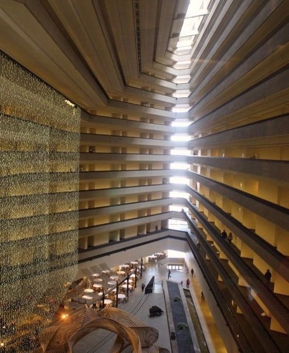 luusssso's tweet photo. Amazing atriums by architect John C. Portman https://t.co/RtGwtMs4fh