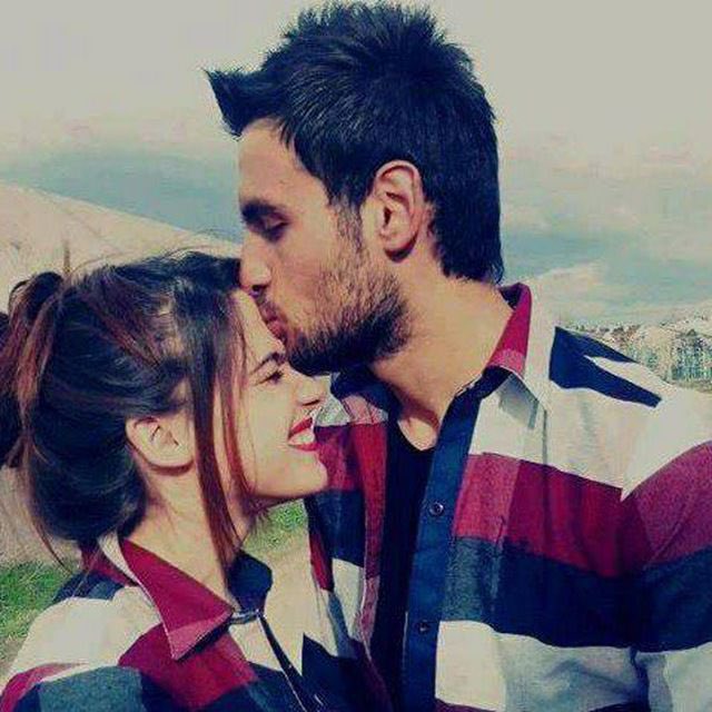 ودي اضمك بين دفــات صدري
ودي فؤادك يلتصق في فؤادي

ياليت تعرف نار شوقي وتدري
حبك بقلبي شي مـــاهو بعادي