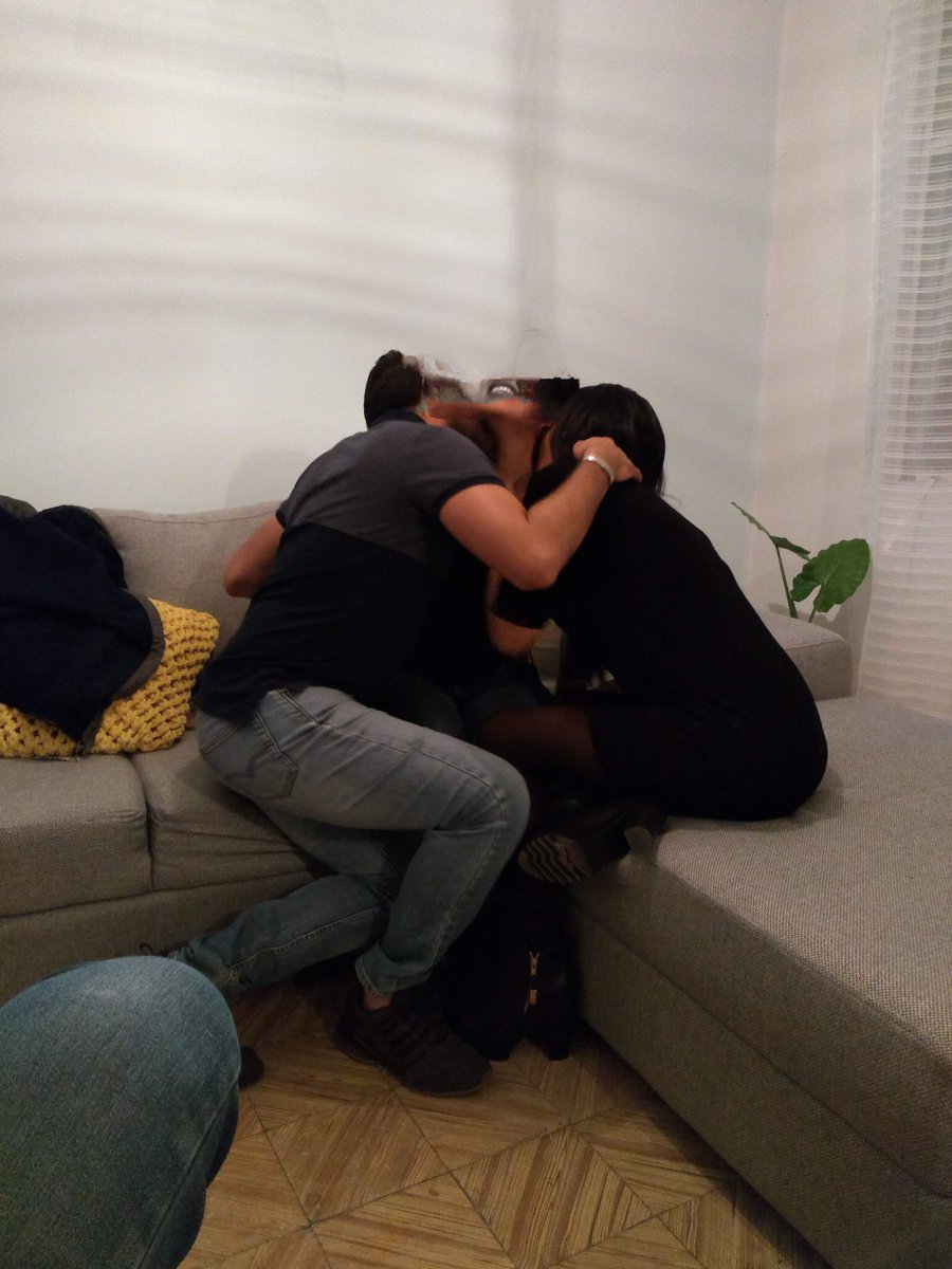 No es la primera vez que parejas nos piden permiso de estar ellos dos con anii y saben queeeeee que ella no se niega a esos goces de la vida 
Y así es como se ve una sonrisa de alguien que sabe que tendrá dos seres humanos que la desean demasiado probarla 🥵🥵🥵