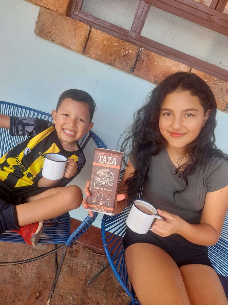 Mi doña sabe que me da alegría?

Fabricar un producto Limpio para gente saludable

Elaborado con cacao orgánico, criollito, de potente sabor "como debe ser que sepa a lo que pagamos"

Pero sin químicos,  colorantes o saborizantes 

Mucho menos manteca hidrogenada. No que es eso😱