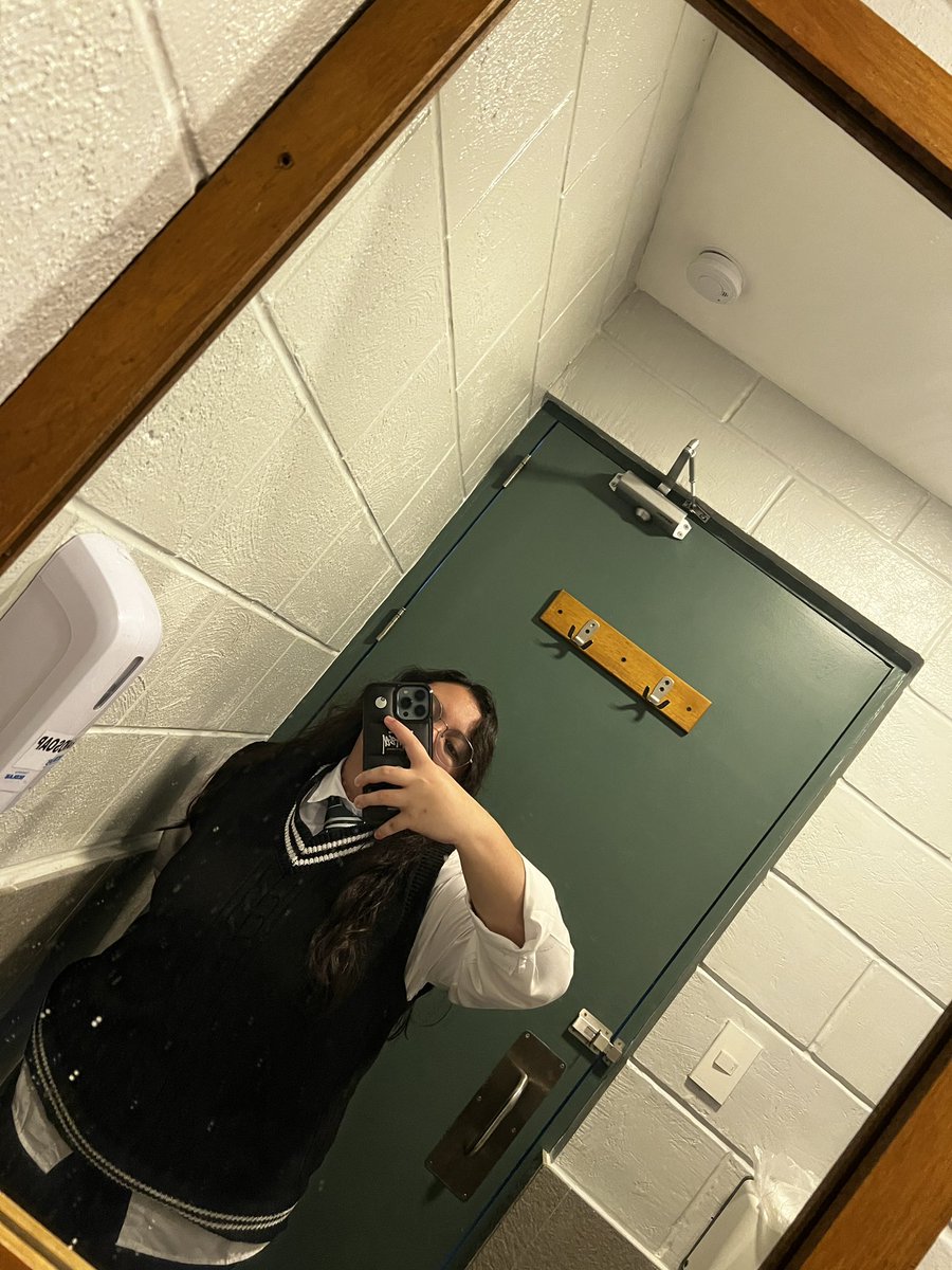 CHRISTINETISM's tweet photo. standing @ the sixth-floor lavatory waiting to be Sectumsempra’d by my arch-nemesis 🪄🐍 https://t.co/1oZIr3BrNA