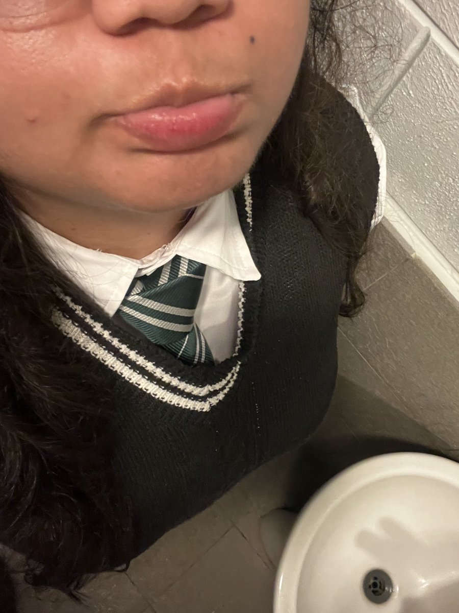 CHRISTINETISM's tweet photo. standing @ the sixth-floor lavatory waiting to be Sectumsempra’d by my arch-nemesis 🪄🐍 https://t.co/1oZIr3BrNA