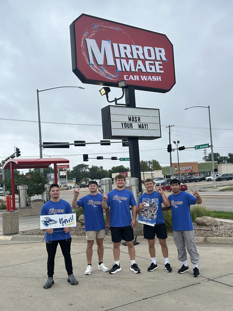 Big shoutout to Mirror Image Car Wash for keeping things fresh and supporting the UNK Lopers! 🚗💧🛁 #LoperPride #MirrorImageCarWash #LopesUp🤘
#HereComeTheLopers <a href="/UNK_Athletics/">UNK Athletics</a> <a href="/loperwrestling/">UNK Loper Wrestling</a>