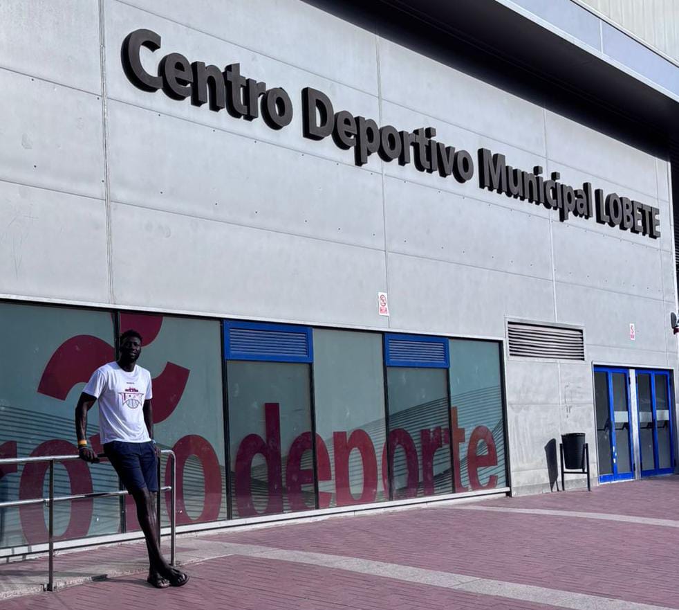 LogroBasket Club (@logrobasketclub) on Twitter photo Siguen llegando los #Blanquirrojos ⚪🔴 del Segunda FEB a Logroño. 
En esta ocasión, <a href="/NiangWaly/">waly niang</a> ya ha pasado por la que será su nueva casa esta temporada. Siguen llegando los #Blanquirrojos ⚪🔴 del Segunda FEB a Logroño. 
En esta ocasión, <a href="/NiangWaly/">waly niang</a> ya ha pasado por la que será su nueva casa esta temporada.