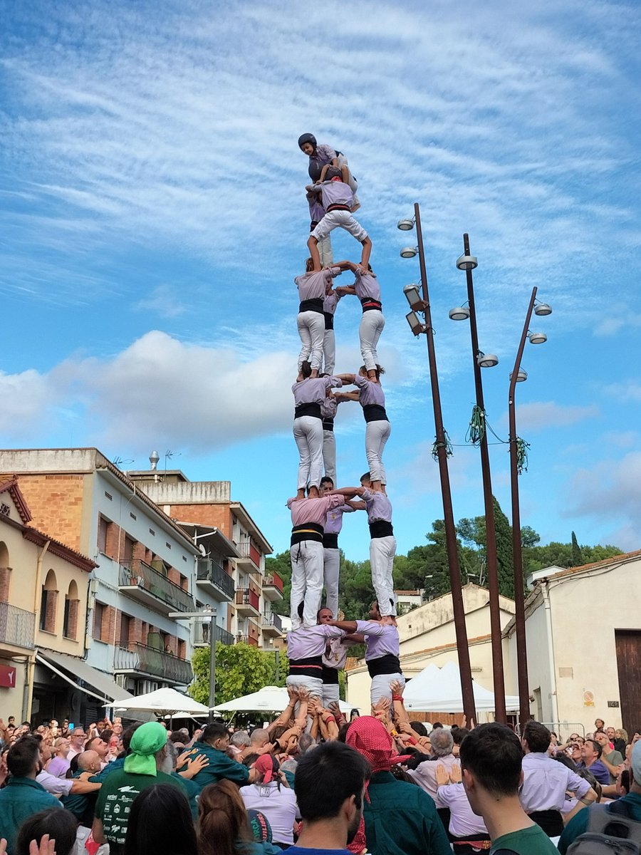 Albertagpi's tweet photo. Diada castellera a Palau-Solità i Plegamans amb @Minyons @escaldats i @capgrossos 

#castells #castelleres #castellers https://t.co/elvSKK7ZtI