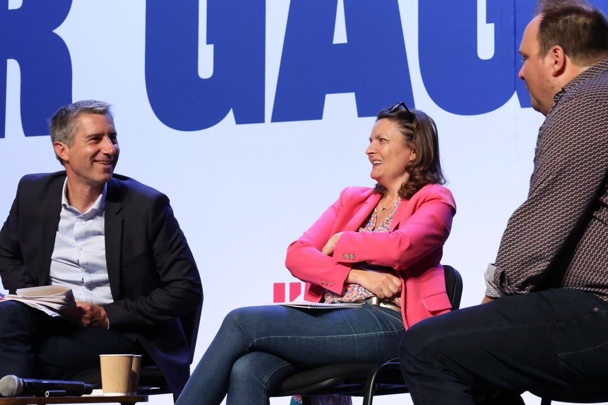 Beau débat sur le redressement de la France avec toute la gauche aux universités d’été de <a href="/Apres_fr/">L’APRÈS</a> <a href="/GenerationsMvt/">Génération·s</a> et <a href="/debout_fr/">Debout!</a>. 
J’ai pu évoquer le rapport sénatorial sur les aides publiques, les 211 milliards et les solutions pour conditionner ses aides à des contreparties.