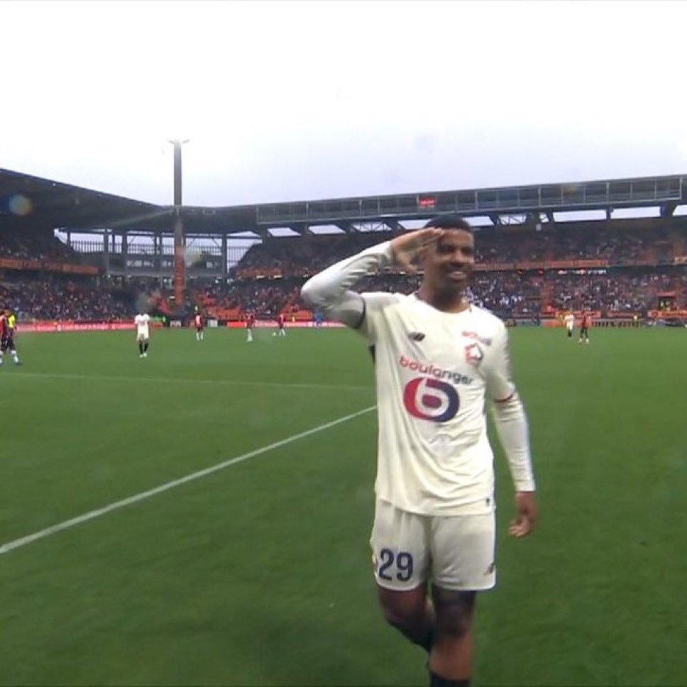 TROP FORT ! 🥵🇲🇦

Quel joueur. Quelle entrée en jeu. 🤯