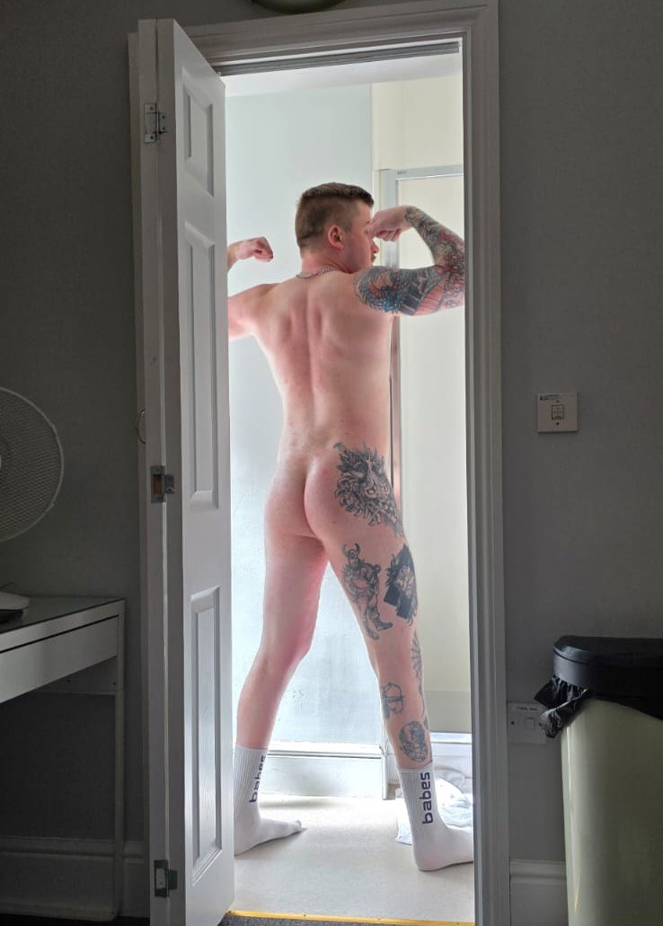 Peachy himbo 🍑💪🏻