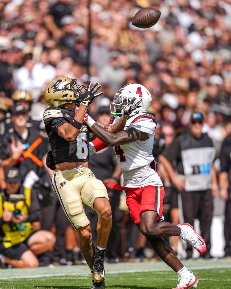 Arhmad Branch first quarter stats 🤯

3 REC | 101 YDS | 1 TD