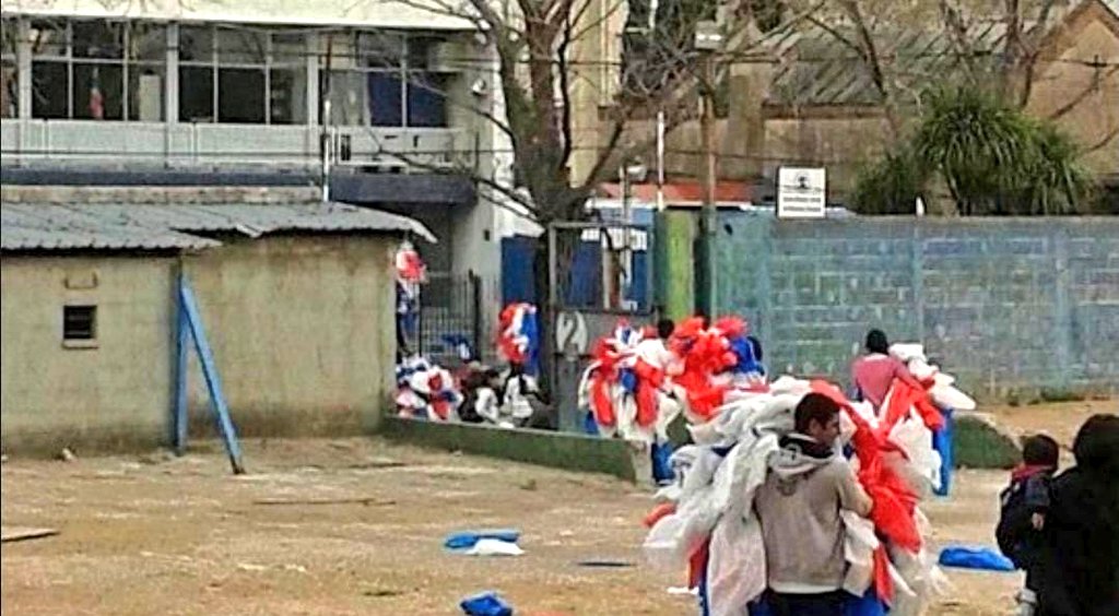 Un 30 de agosto de 2014, precisamente un sábado, realizabamos uno de nuestros primeros mosaicos en homenaje a Atilio Garcia, que dias atrás cumpliría años. Innovando desde siempre el Colectivo 7411 Hinchada Nacional, la fiesta la hacemos entre todos.

#FiestaEnTresColores