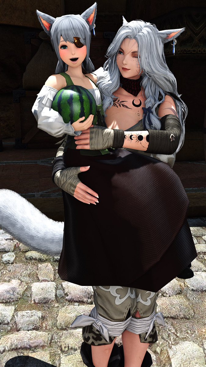 Cara bringing her first born Isla shopping for fruit.