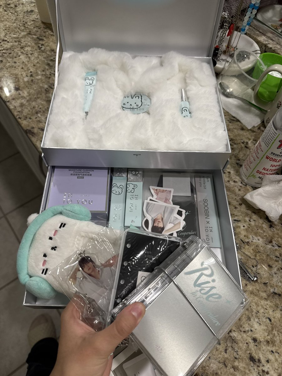 bringing that pc holder to the concert trusttt Soobin im coming