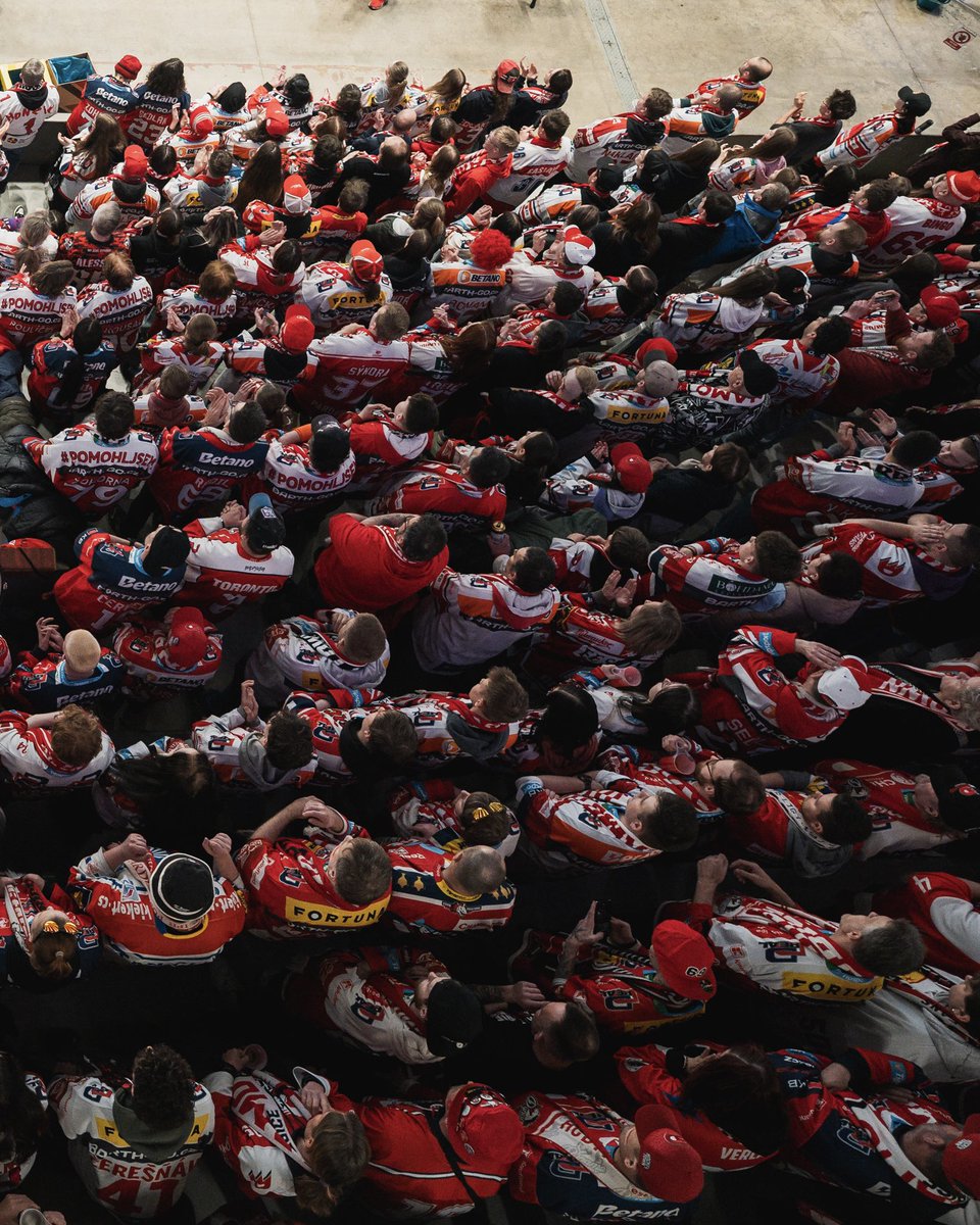 Volný prodej vstupenek na zářijová domácí utkání dnes odstartoval ❤️ #hockeytown 

Moc míst nezbývá, tak si pospěš! 
🎟️ bit.ly/vstupenkynadyn…