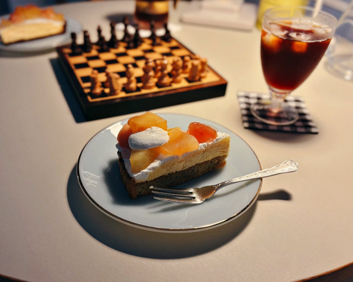 桃のタルトで夜の小さなお茶会