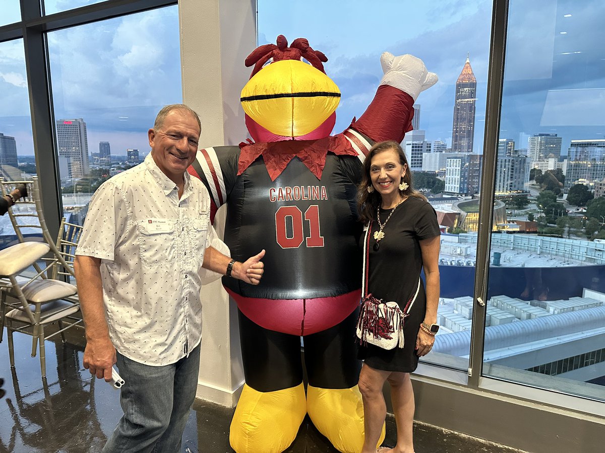 TiffanyErvin's tweet photo. Great night with @uofscalumni in the ATL &amp; #TheGuy @bill_boroff - Visited with old friends &amp; made new ones, including President Amiridis &amp; First Lady Ero. It’s finally football season y’all! @CoachLewis_shec @GamecocksOnline #forevertothee @UofSC @GamecockFB #Gamecocks https://t.co/46CzXl1ImS