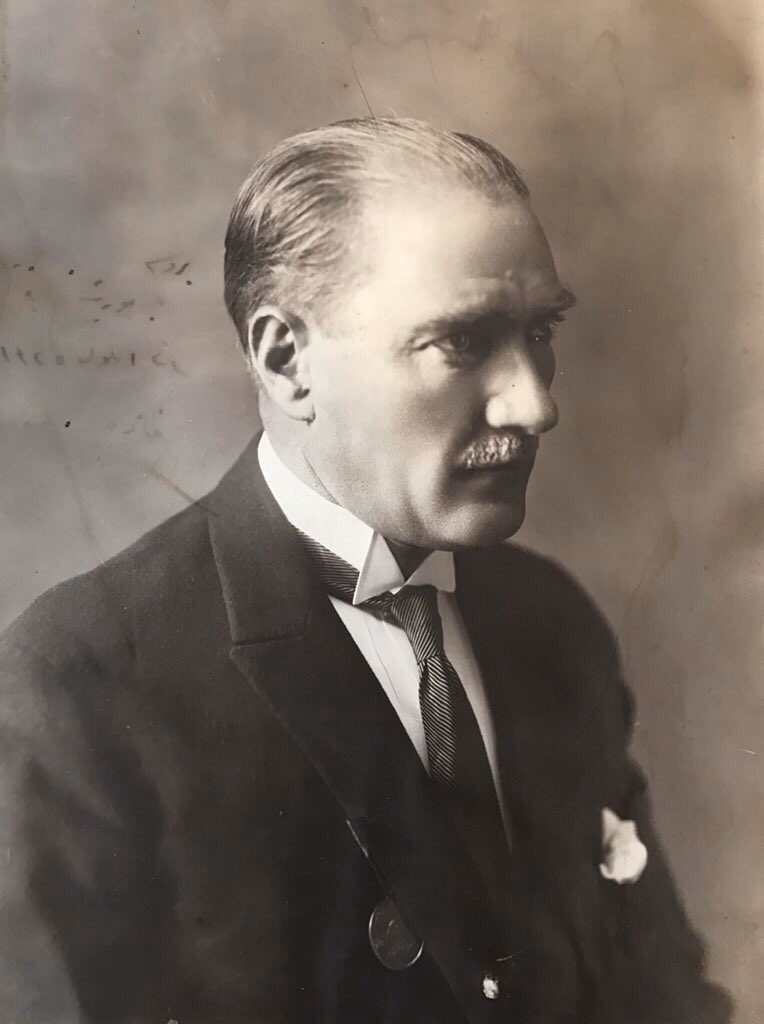 ZAFER' imiz 103 yaşında 🇹🇷 🇹🇷
Minnettarız ATAM 🇹🇷 ❤️ 🤍 🇹🇷