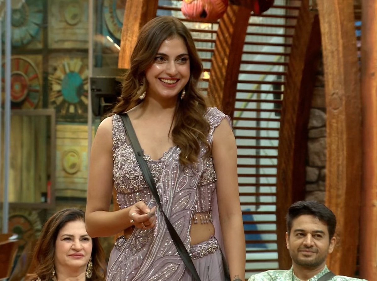 jashihihi's tweet image. damn she's prettyyyy

#FarrhanaBhatt #BB18 #Biggboss19