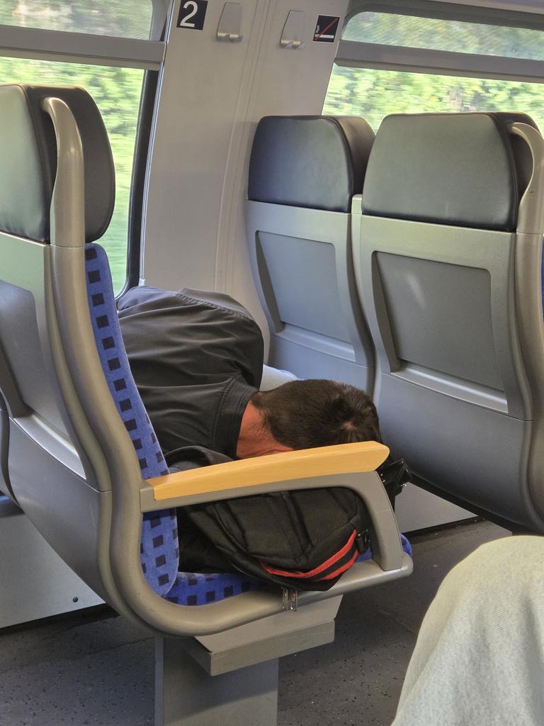 Der Typ hat gerade legit einfach vor mir in die Bahn gepasst. Einfach ausgepackt und laufen lassen.