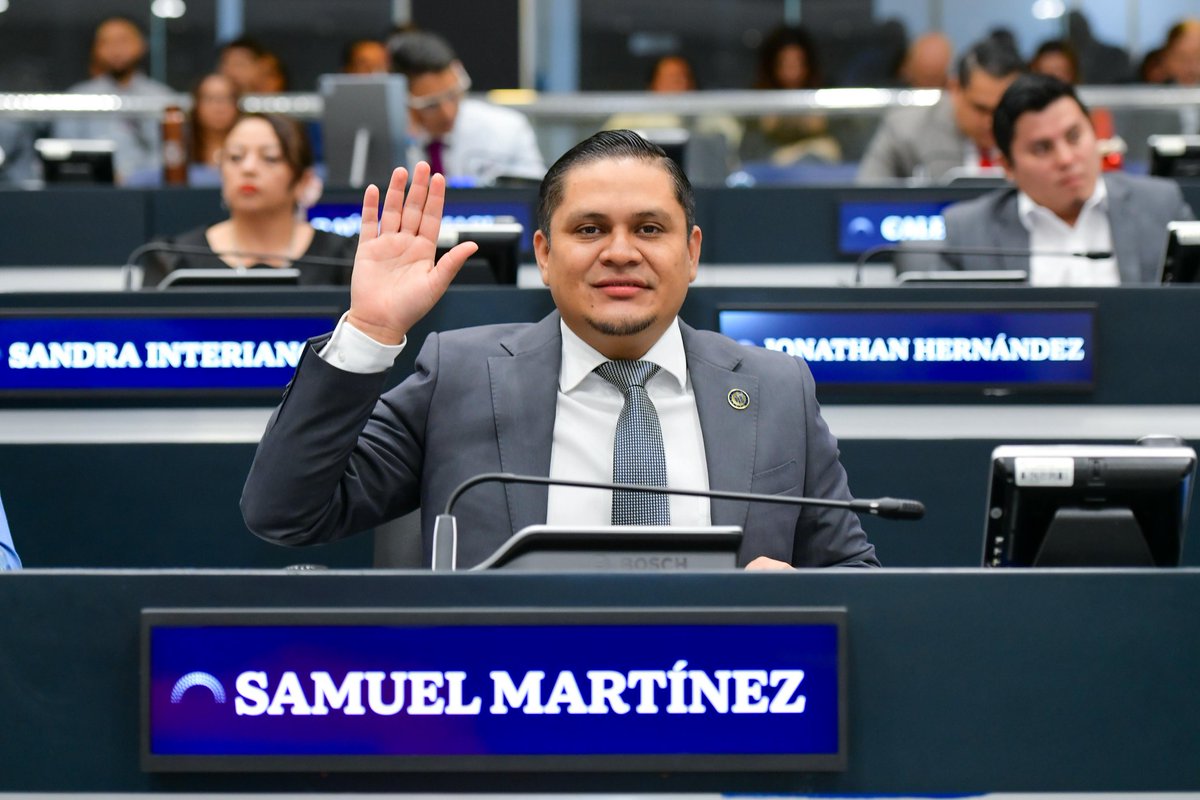 Histórico, mil días en los que ninguna familia salvadoreña lloró a sus seres queridos a manos de terroristas. 🇸🇻

Desde la <a href="/BancadaCyan/">Bancada Cyan 🇸🇻</a> continuamos firmes, aprobaremos toda medida que vaya en busca de continuar brindandole al pueblo, la seguridad que tanto anheló.