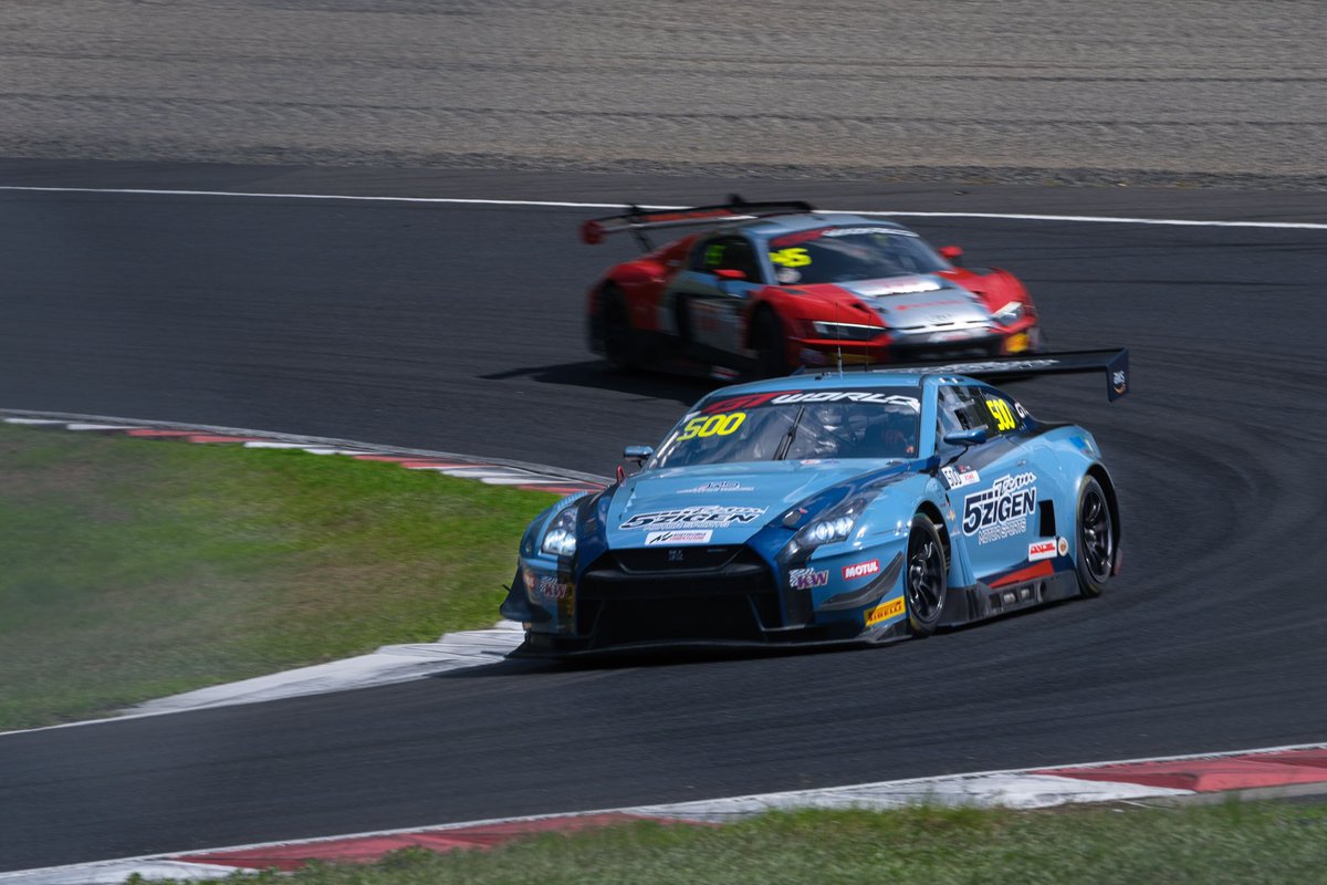 岡山国際サーキット Rd.5🐰💨

Team 5ZIGEN 500号車がクラス優勝🏆💐

同じチームの一員として現場に立つ事ができ、応援できたのが嬉しかったです😆💖

ほんとうにおめでとうございます🌼✨

2日目もよろしくお願いしますᐡ⸝⸝&gt;  ̫ &lt;⸝⸝ᐡ🤍

 #Team5ZIGEN #GTWCAsia
#レースアンバサダー #5ZIGEN