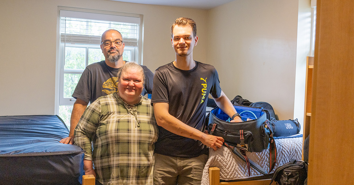 Happy Move-In Day, STUdents! 💚💛 We’re so excited to welcome new and returning STUdents to campus. Wishing everyone a smooth move-in and an amazing start to Welcome Week!