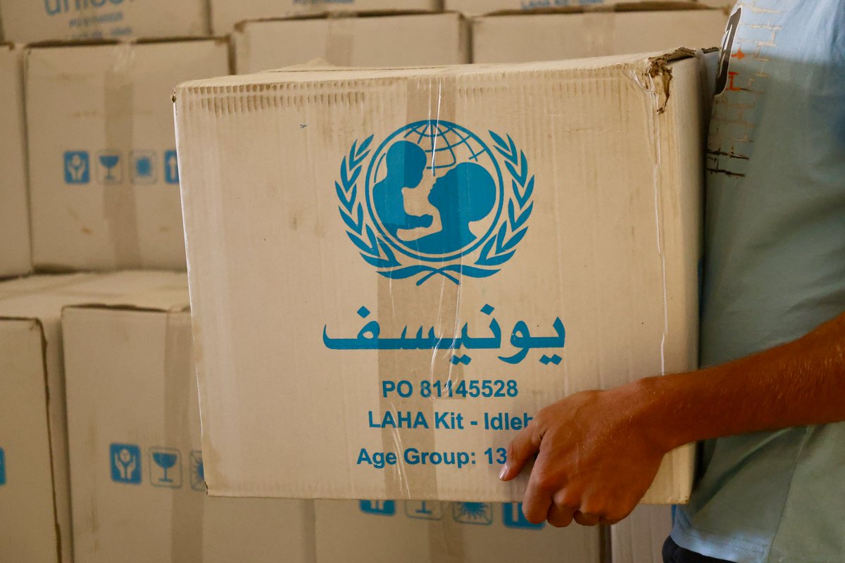 UNICEFinSyria's tweet image. For the first time, UNICEF, with @SARCsyria, reached #As_Sweida via the main highway—delivering dignity kits to thousands of women and girls.
A step forward in ensuring #health, #safety, and dignity in crisis.

@RelanoMeritxell 
@UNICEFmena 
@UNinSyria 
@SYRedCrescent