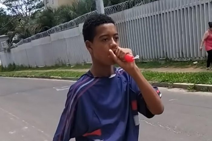 To scrobblando um jpegmafia
(to scrobblando um jpegmafia)

jpegmafa é muito bom
(jpegmafia é muito bom)

pega lá meu piru cheio de leite
(piru cheio de leite)