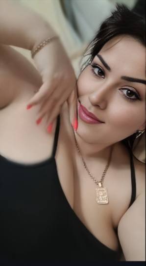 أوصفني بكلمتين فقط 🙈