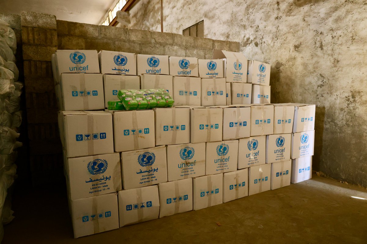 UNICEFinSyria's tweet image. For the first time, UNICEF, with @SARCsyria, reached #As_Sweida via the main highway—delivering dignity kits to thousands of women and girls.
A step forward in ensuring #health, #safety, and dignity in crisis.

@RelanoMeritxell 
@UNICEFmena 
@UNinSyria 
@SYRedCrescent