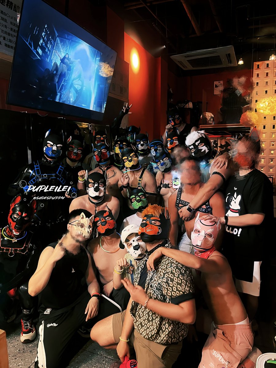 七夕夜，感谢📷 <a href="/biglowbebe/">🥩🥩不是胖猪子</a> 肉肉，很会摄！🥺 <a href="/25321559Sade/">林迦💫ⓁⒾⓃⒼⒶ</a> 酒吧也超多人的！