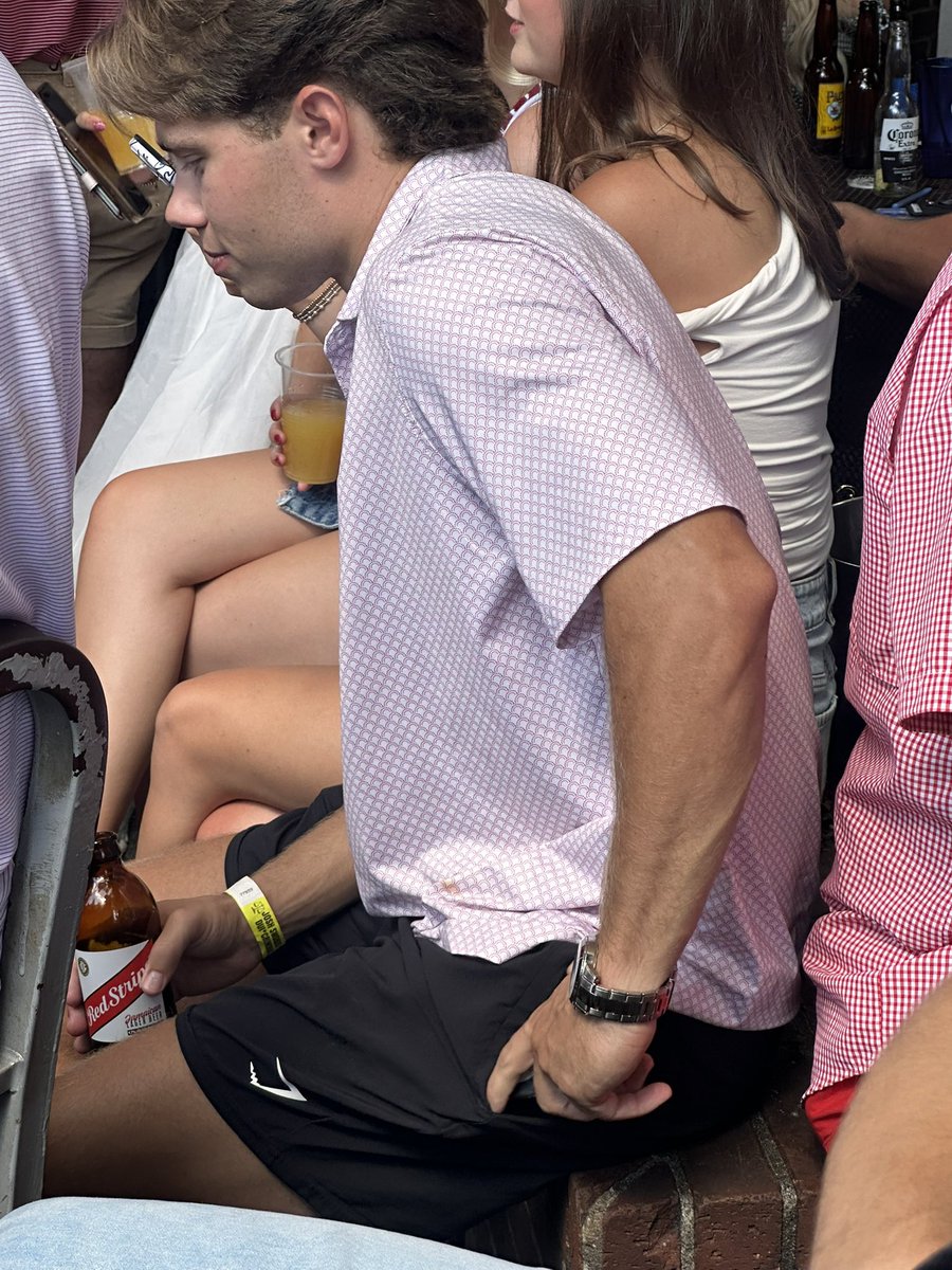 polo with gym shark at the bar. holy fucking kill urself #newkjersey