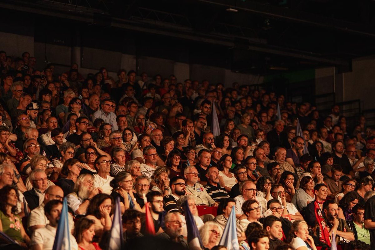 debout_fr's tweet image. Nous étions prêts de 2500 aujourd&apos;hui à Châteaudun pour l&apos;unité de la gauche !Merci à vous tous pour votre énergie, parce qu&apos;à la fin c&apos;est nous qu&apos;on va gagner ! 🎷✊ #rassemblerpourgagner