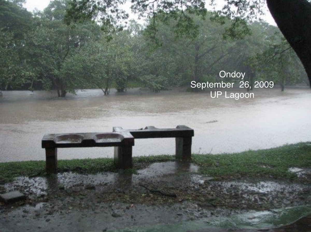 nababaha's tweet photo. Ondoy on September 26, 2009 (UP Lagoon) 
versus
Thunderstorm on August 30, 2025 (UP Lagoon)
#CTTO https://t.co/fn4p3Hhjy0