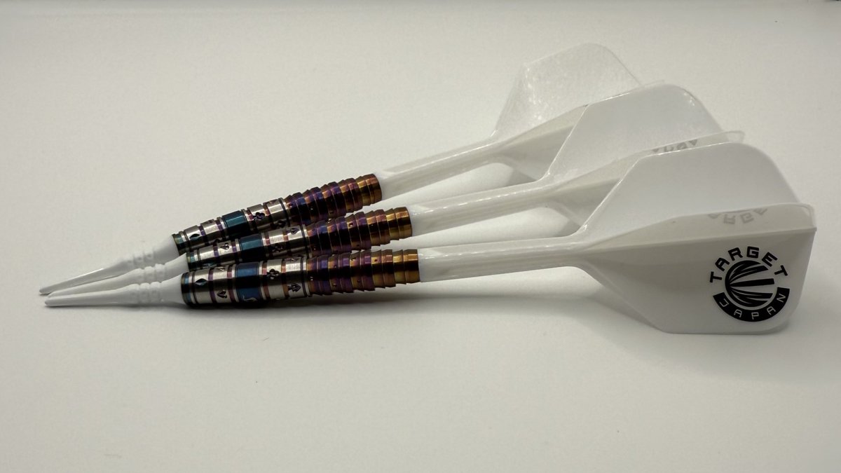 joshpearson180's tweet photo. Also out are the Morita Mayuko Mayo Gen 7’s!

A poker inspired dart with the suits engraved into the barrel ♥️♠️♦️♣️

These torpedo shape darts feature shark cut grip at the rear and are finished with a stunning DLC rainbow coating!

These are soft tip only and come in 18g https://t.co/9cwePB5raU