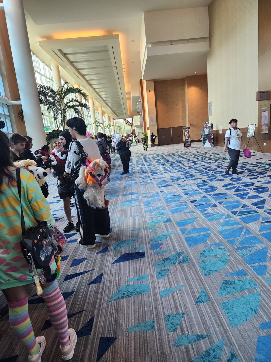 Long line at the con