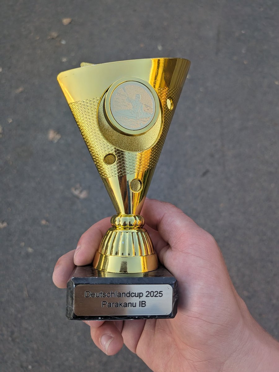 joah 

bin deutscher meister und de cup gewinner

(paddeln)