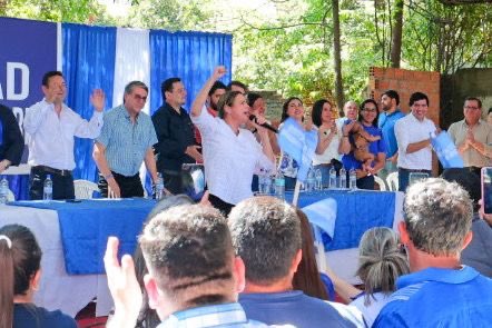 KattyaGonzalez9's tweet photo. Seguimos construyendo juntos la unidad de la oposición. Ayer en CDE, hoy en Cnel Oviedo! 
Juntos con un PLRA fuerte y unido llegamos #VamosParaguay https://t.co/nteh1N4AAL