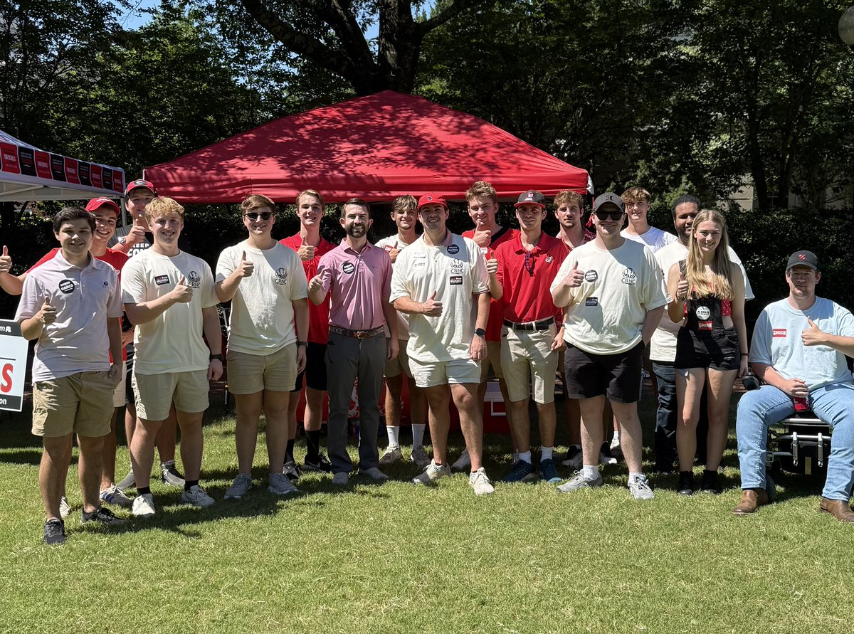 Great to see the College Republicans tailgating &amp; cheering on the Dawgs!