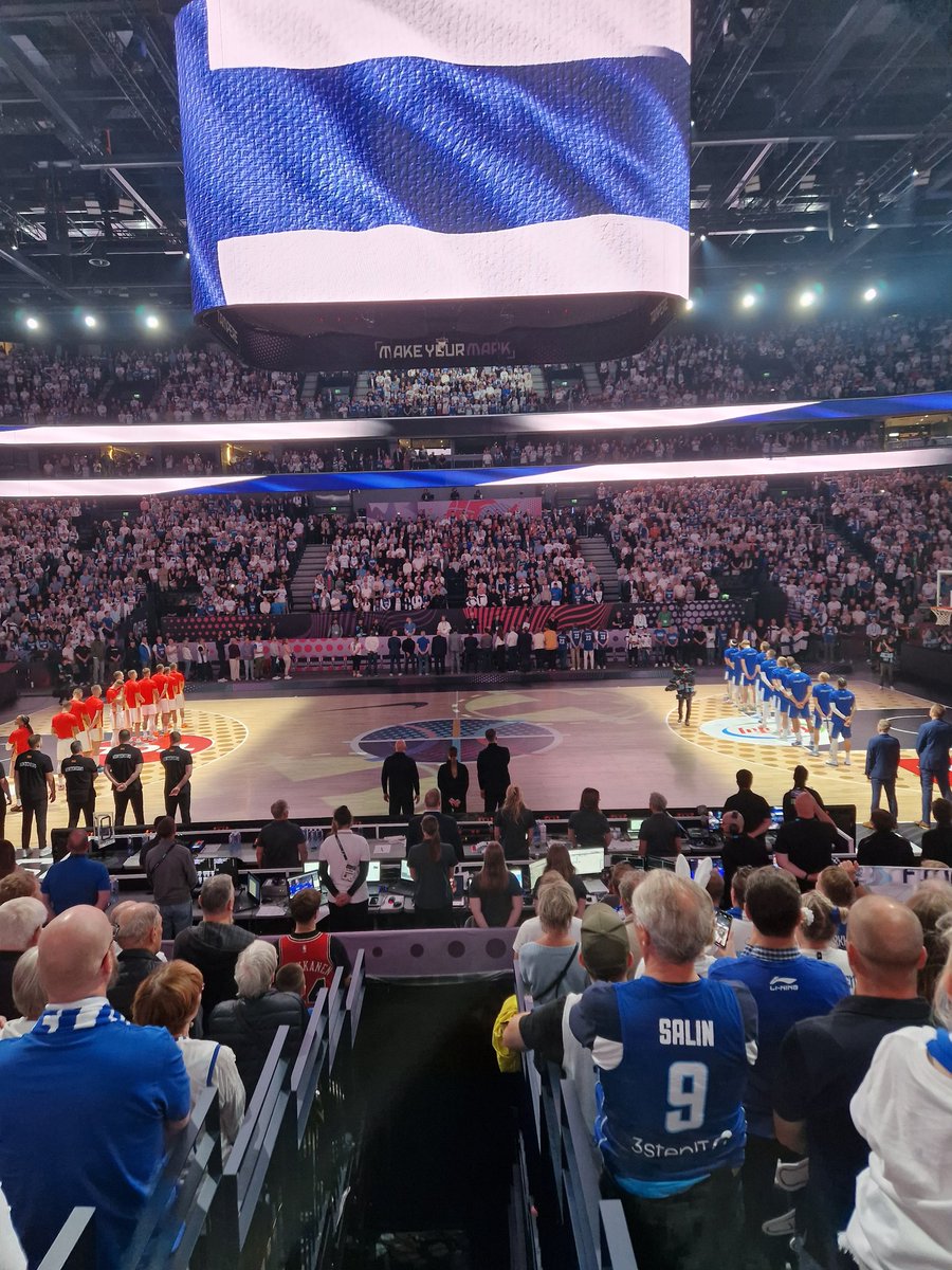 Lauantai-illan ratoksi suoraan livenä #Tampere #susijengi #EuroBasket