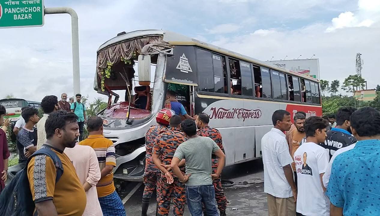 ঢাকা-ভাঙ্গা এক্সপ্রেসওয়েতে ৪ বাসের সংঘর্ষ, অল্পের জন্য প্রাণে বাঁচলেন যাত্রীরা