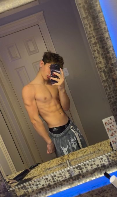 WWanks7441's tweet photo. Dm me on Zangi messanger to trade hot 🔥 🥵 😜 😘 😋 😍 🔥 vids https://t.co/6Gy4P8F9Gn
