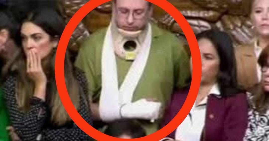 ¡Notícia Bomba! 💣

El alcalde de Tepoztlán reveló en una entrevista que Emiliano González, o como algunos lo conocen: el misterioso aviador de verde (el que salió volando al primer empujón de Alito Moreno), también acaba de adquirir una propiedad en Tepoztlán. 

Vaya vaya