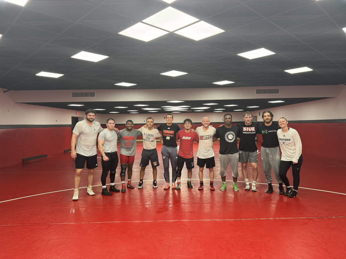RtcIllinois's tweet photo. Great work today with a great group of athletes and a great group of coaches! 

Mondays practice will be at 10 am due to Labor Day! https://t.co/eBGg1ohJJT