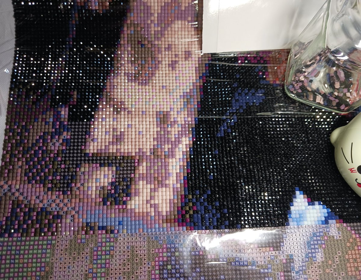 なかなか進まない…
310番がなくなってしまったので、ストックを使って、それでも足りなかったらショップに連絡しようと思います
ほんとにもう、バリとか変形とか穴とか、ありすぎ💢
選別に時間がかかって、疲れました
#ダイヤモンドアート