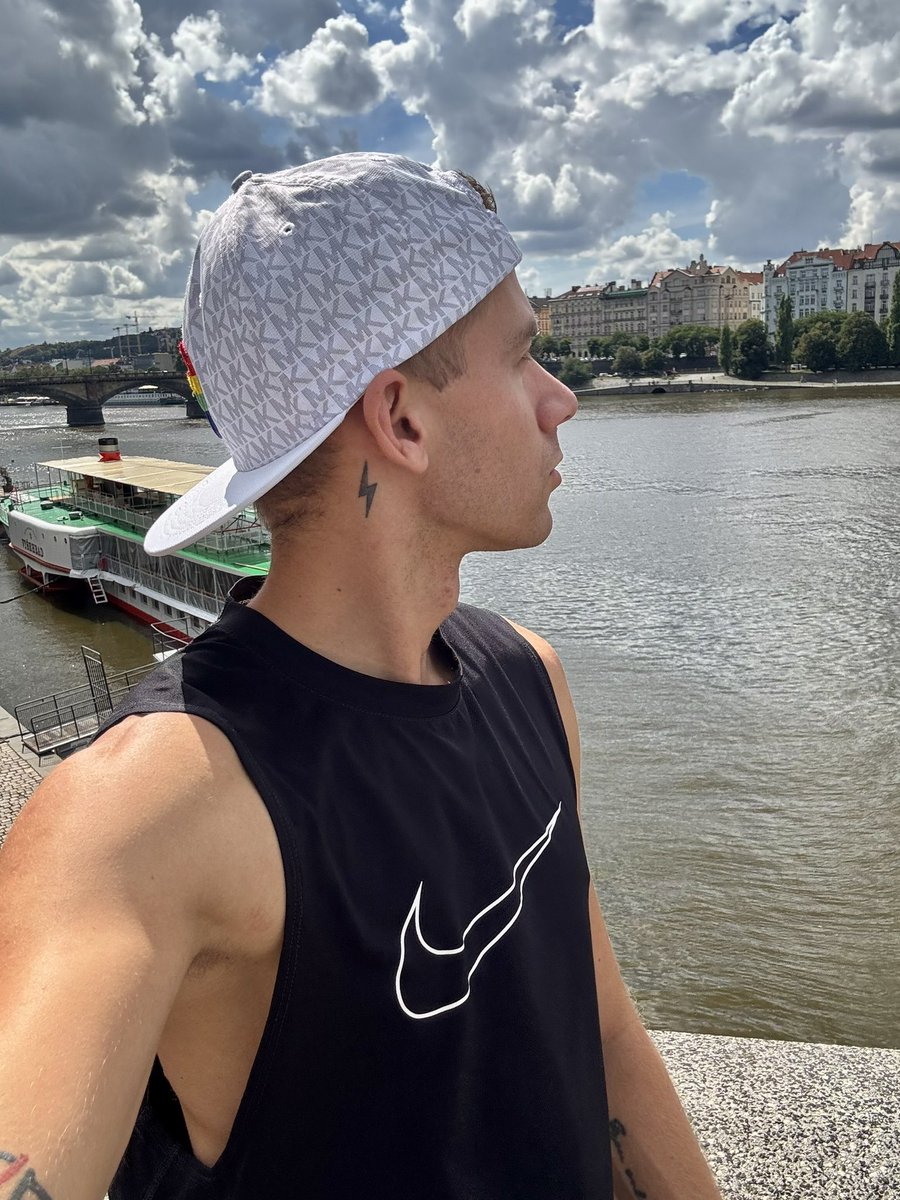 Not your average Prague sightseeing 💸🔥