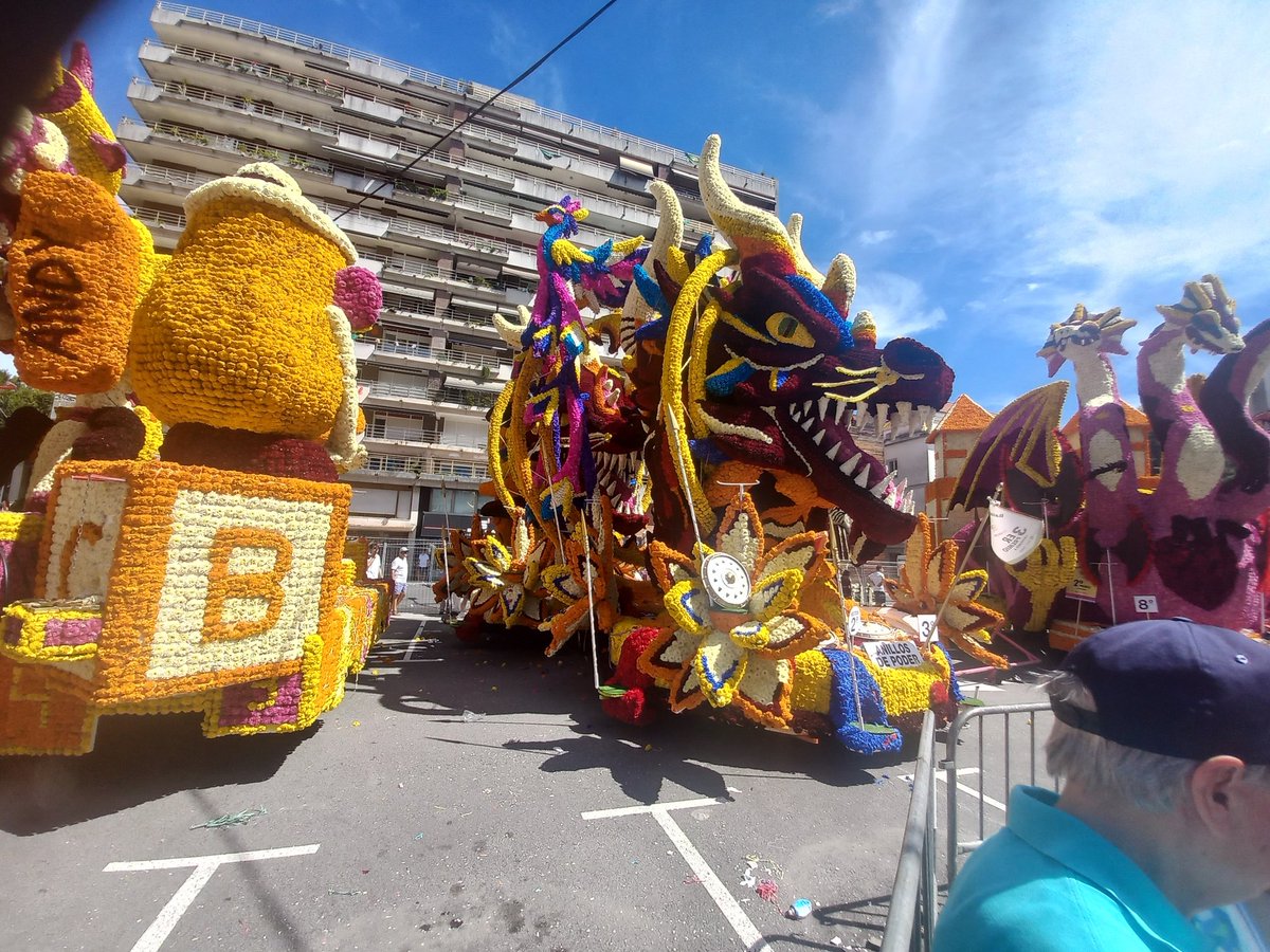 ysanchezoficial's tweet image. Y a mi se me complica abrir la tapa de un yogur