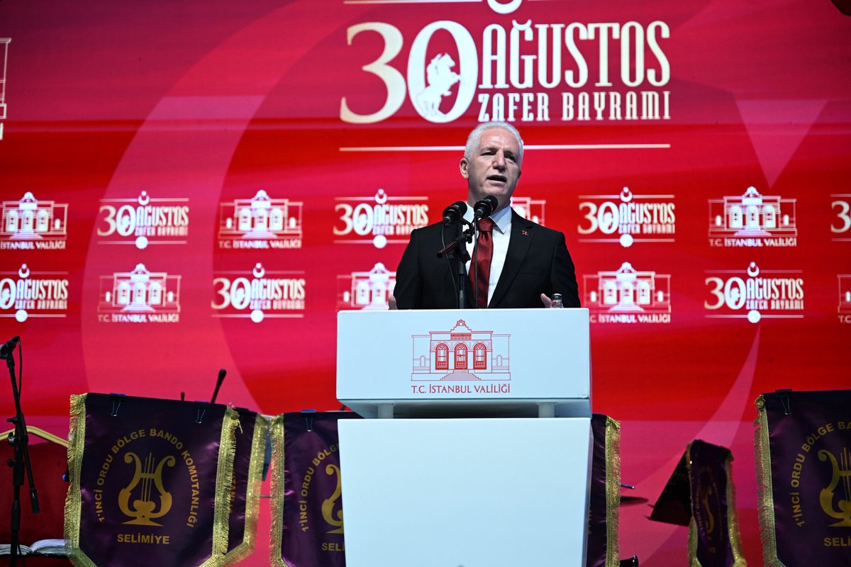 İMEAK Deniz Ticaret Odası Yönetim Kurulu Başkanımız Tamer Kıran ve Eşi Senem Kıran, 30 Ağustos Zafer Bayramı’nın 103’üncü yıldönümü münasebetiyle İstanbul Valiliği tarafından düzenlenen Bayramlaşma Törenine iştirak etti.

İstanbul Valisi Davut Gül ve Eşi Gülden Gül’ün ev