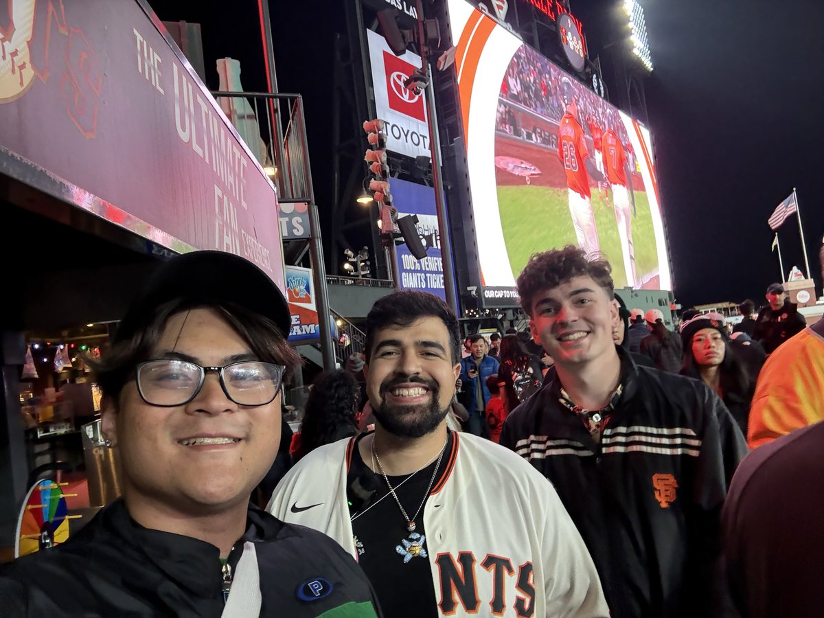 Christian Kyle (@ckylefrfr) on Twitter photo Got the XXL Hundo at <a href="/SFGiants/">SFGiants</a> game and got to meet <a href="/AwesomeAdamTV/">AwesomeAdam</a> who threw the first pitch! Let’s gooo Got the XXL Hundo at <a href="/SFGiants/">SFGiants</a> game and got to meet <a href="/AwesomeAdamTV/">AwesomeAdam</a> who threw the first pitch! Let’s gooo